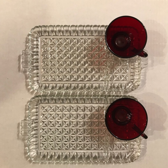 Set Of 2 Vintage Anchor Hocking Serva-Snack Clear Crystal Trays & Ruby R… - Picture 2 of 12